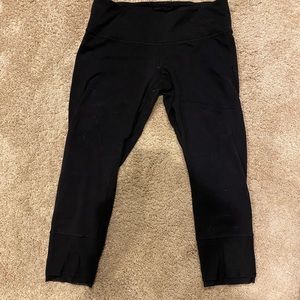 Lululemon workout capris black